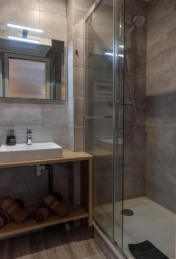 Au Bord Du Lac D'Annecy, Logement Type Loft, Dans Residence Avec Plage Et Ponton Privee 杜约特 外观 照片